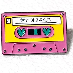 RETRO CASSETfTE PINK LAPEL PIN